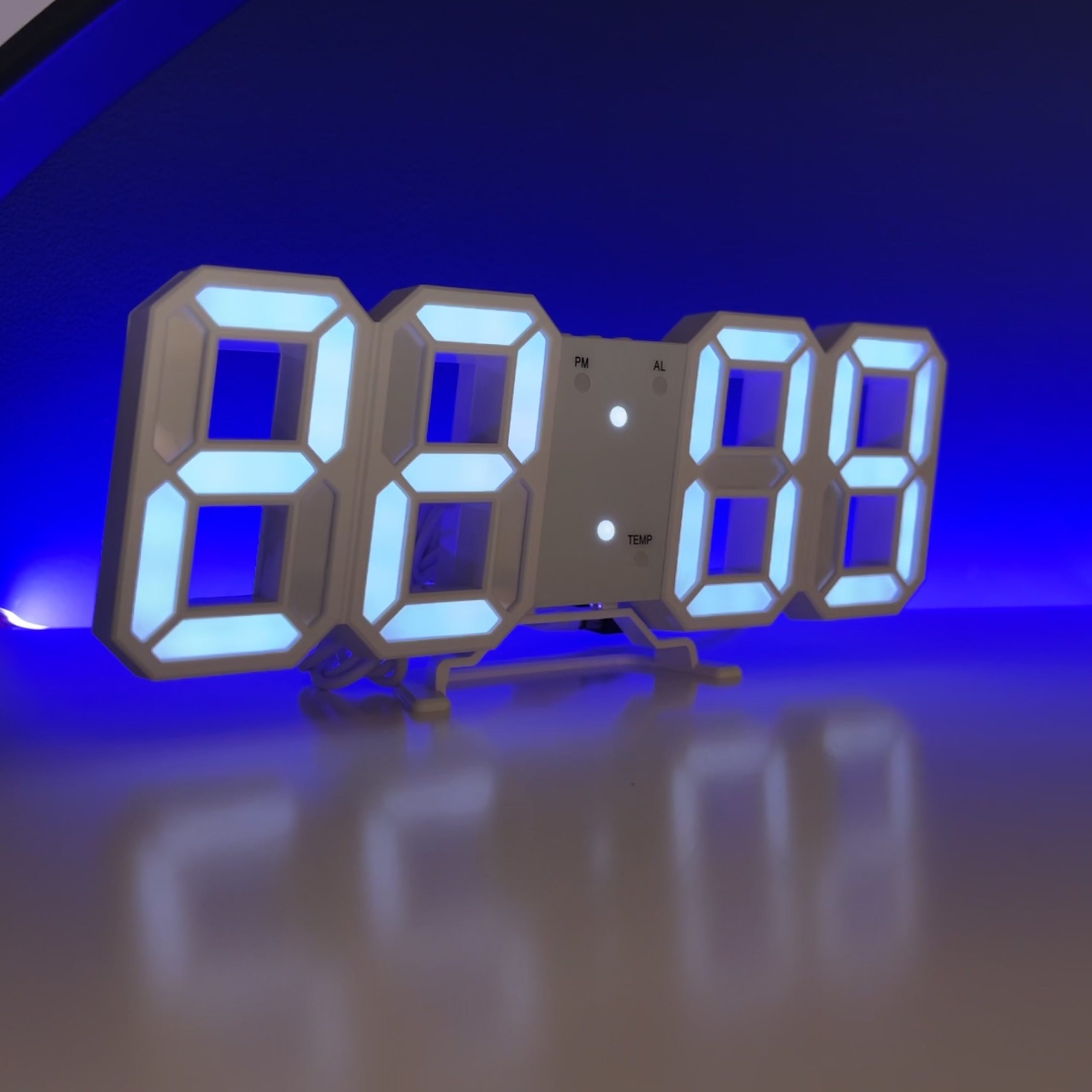 Reloj digital de mesa con números LED súper moderno con